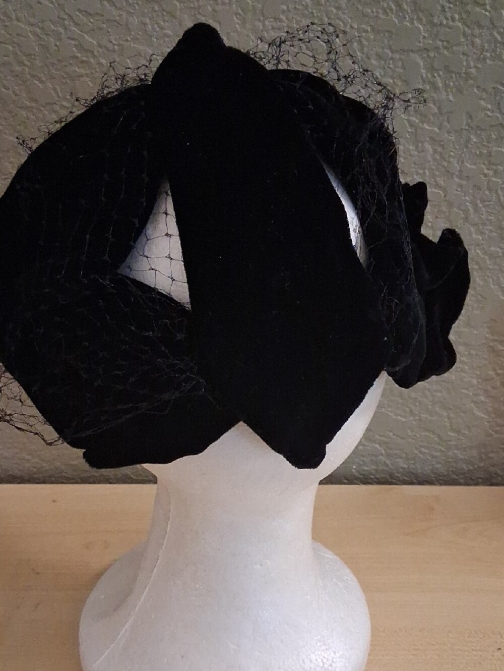 Vintage Black Velvet Veiled Hat 1950's $18 Firm - Picture 2 of 7